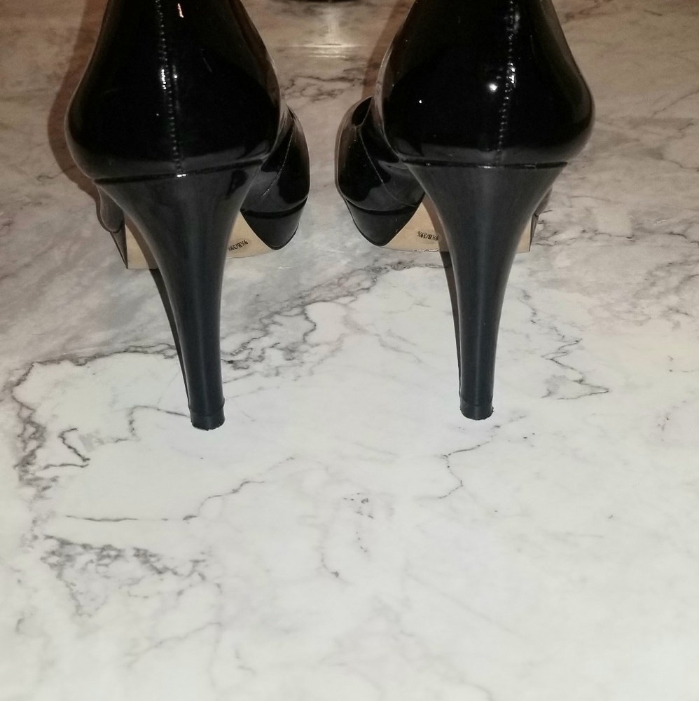 [Vince Camuto] "Zella" Black Patent Leather Heels - Picture 8 of 8